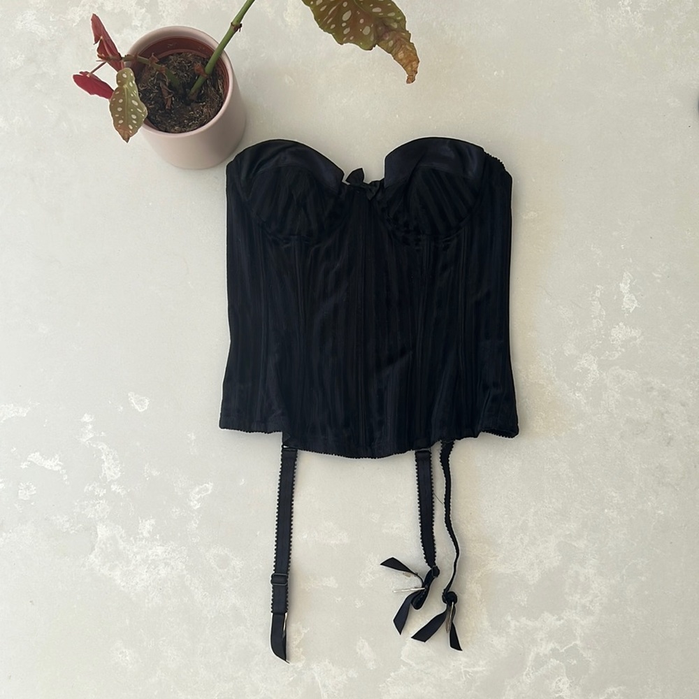 Victoria’s Secret Bustier Corset Hook and Eye Black Velvet And Satin 34B